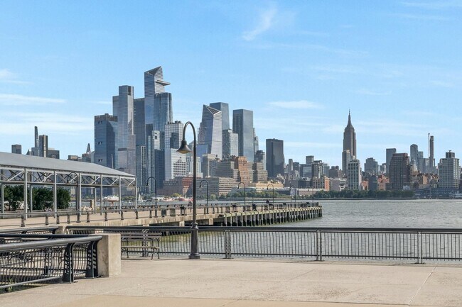 Building Photo - 1025 Maxwell Ln