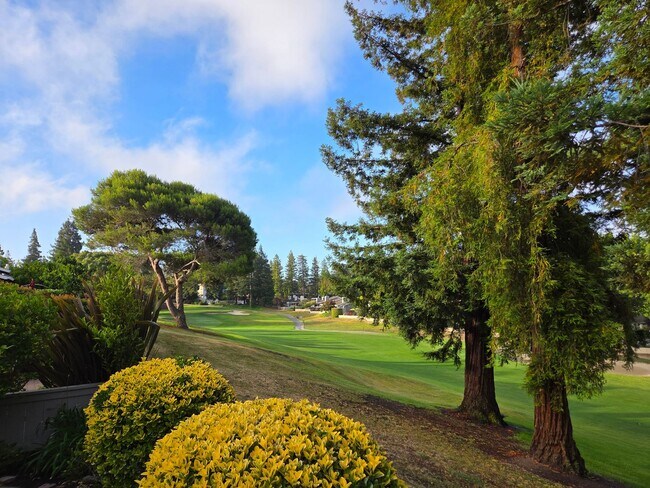 Building Photo - Spacious 3 bedroom 2 bath townhome for rent in Crow Canyon Country Club
