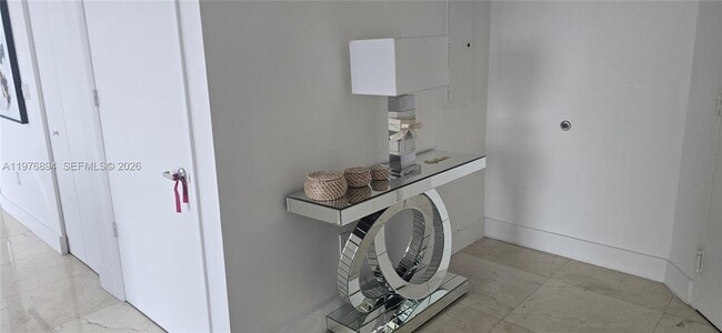 Building Photo - 495 Brickell Ave