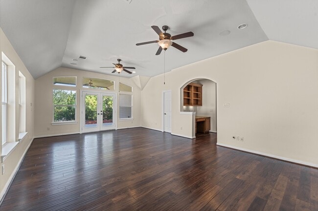 Building Photo - 7 N Beech Springs Cir