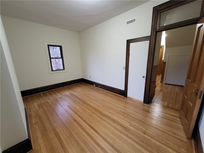 Building Photo - 1063 East Ave