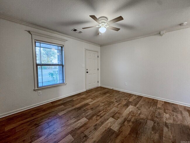 Building Photo - 36 Talladega Loop