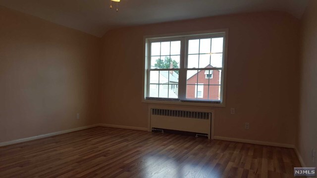Building Photo - 183 Maple Ave
