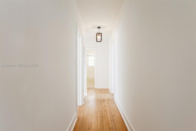 Building Photo - 1916 Ferdinand St