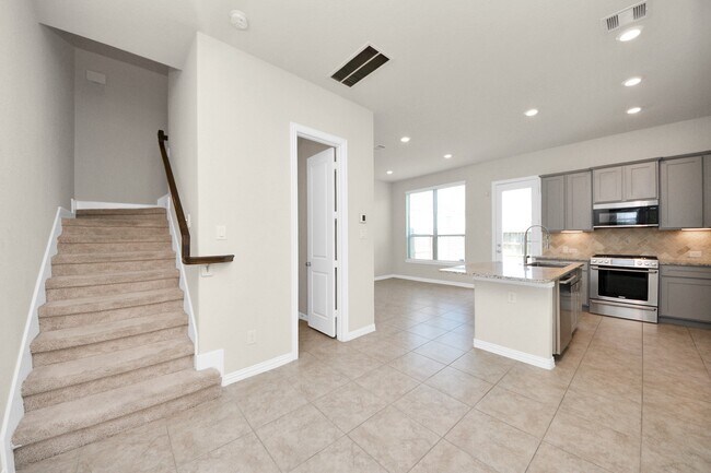 Building Photo - 1635 Ryon Falls Dr