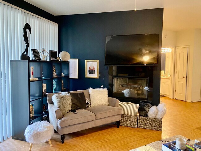 Building Photo - 1701 E Colter St