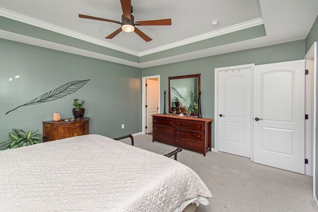 Building Photo - Spacious Home with Hot Tub, Fenced Yard an...