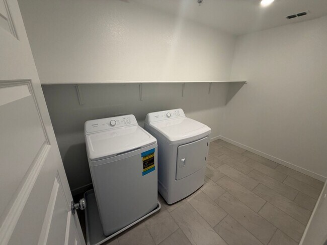 Building Photo - 3 Bedroom | 2.5 Bathroom | New two-story home in Elk Grove