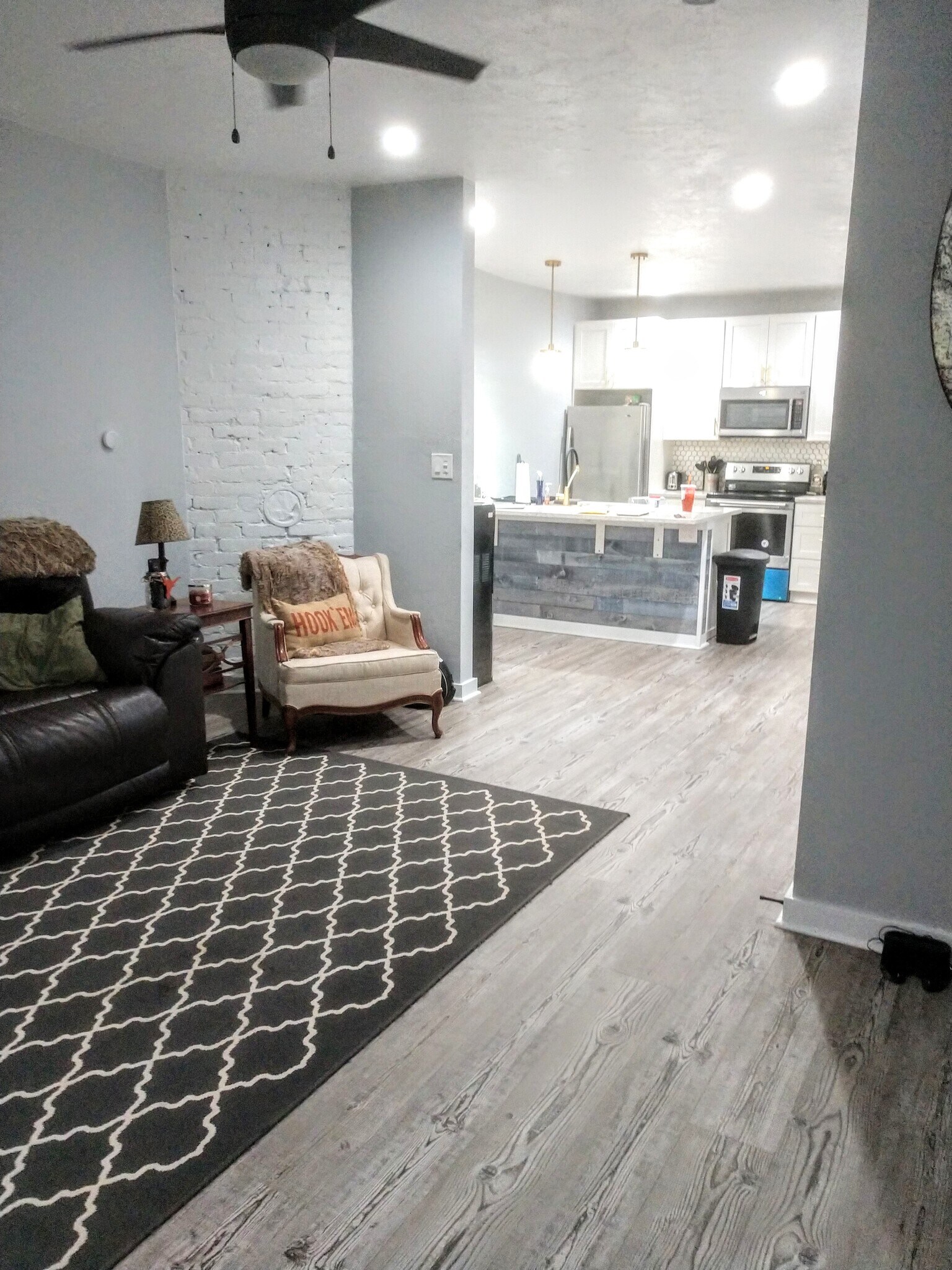 Building Photo - 110 Handler St