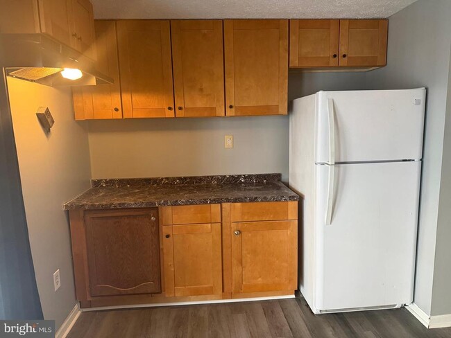 Building Photo - 8910 Pembrook Woods