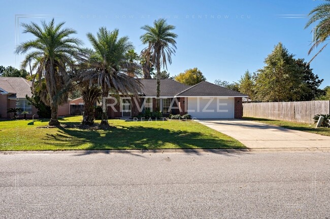 Building Photo - Lovely Brick Home Just Minutes from the Be...