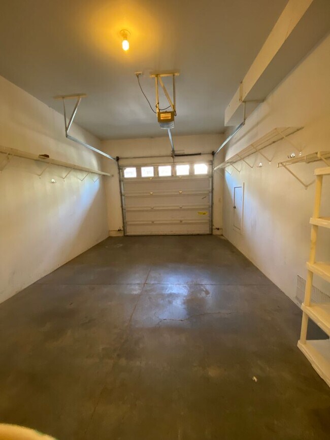 Building Photo - 1743 NE Lotus Dr