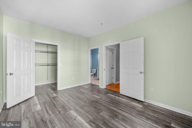 Building Photo - 4860 Eisenhower Ave