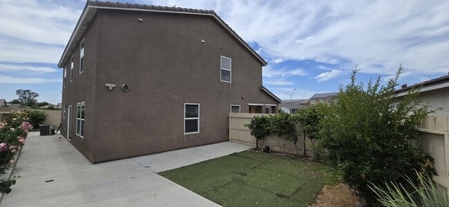 Building Photo - Atwater 5 Bedroom 3.5 Bathroom Home