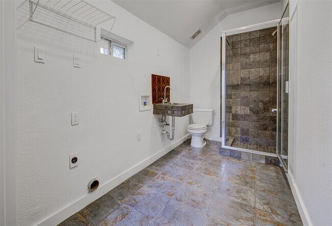 Building Photo - 6005 Sierra Leon