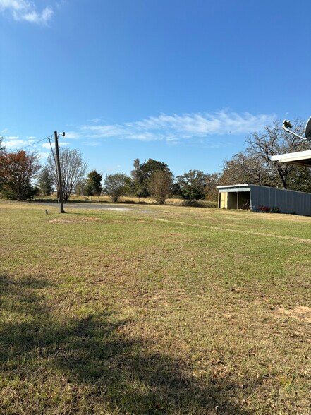 Building Photo - 445 FM 489