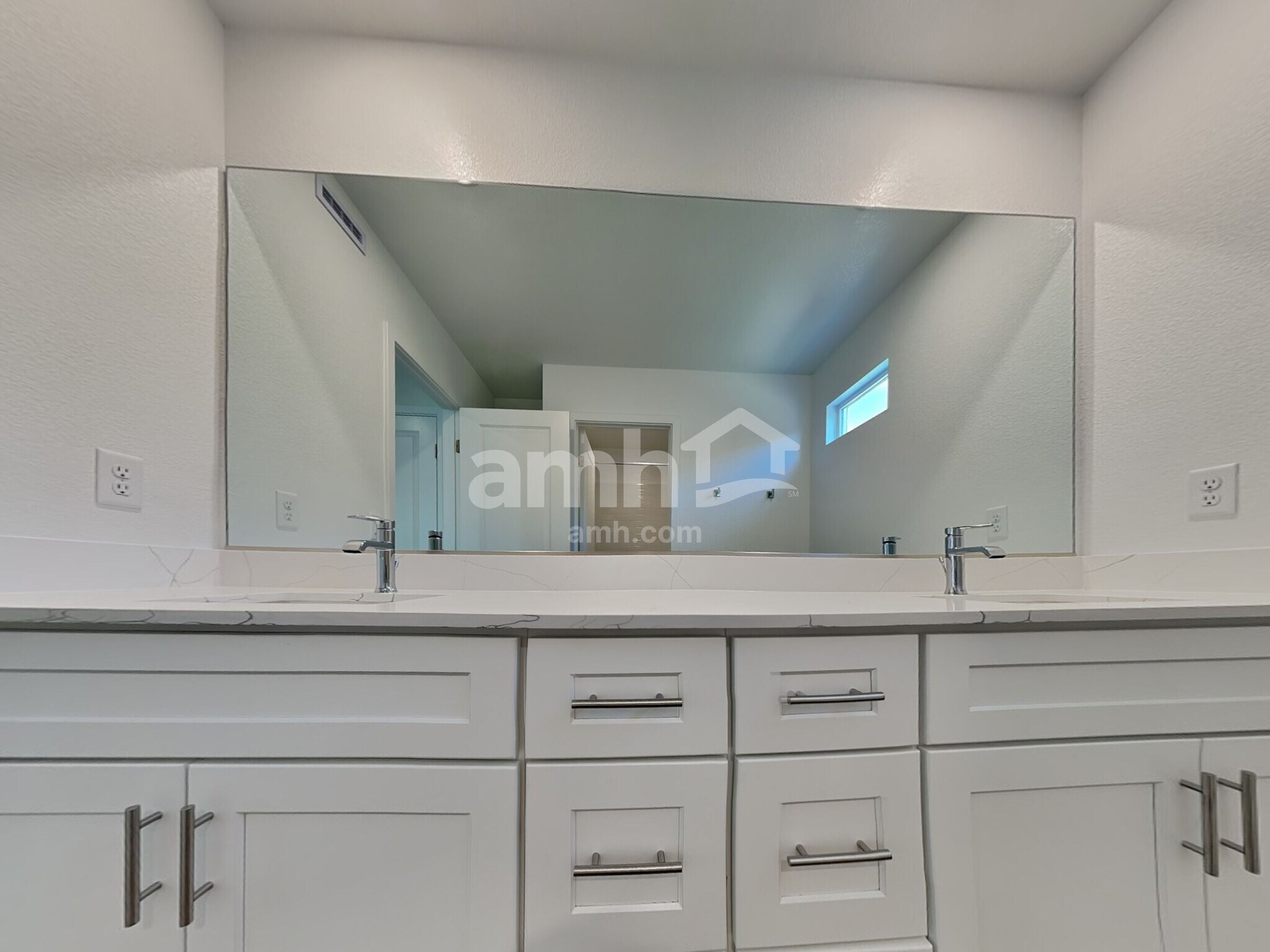 Building Photo - 9531 Harkes Dr