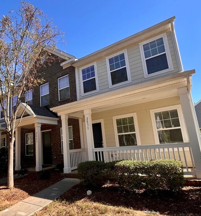 Building Photo - 2BD Townhome minutes from Downtown Pinevil...