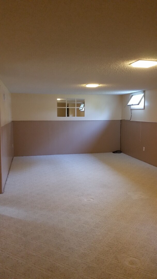 Building Photo - WEST END CHARMER! PERFECT HOME FOR ENTERTA...