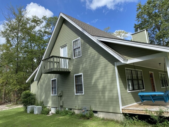 Building Photo - COUNTRY LIVING- LAKELAND GA