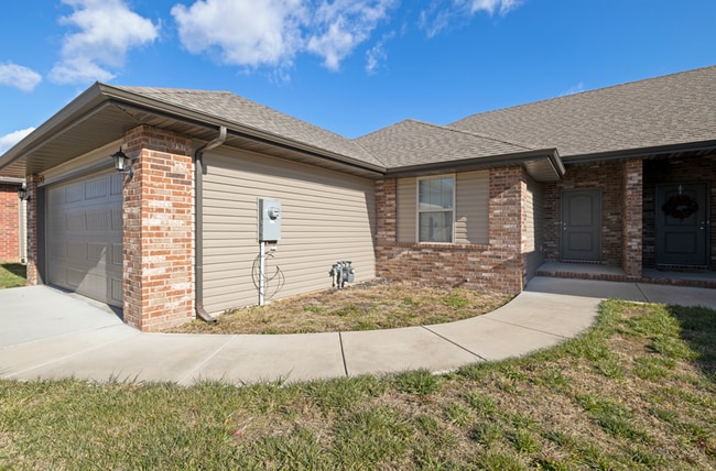 Building Photo - Three Bedroom Duplex in Republic, Missouri!