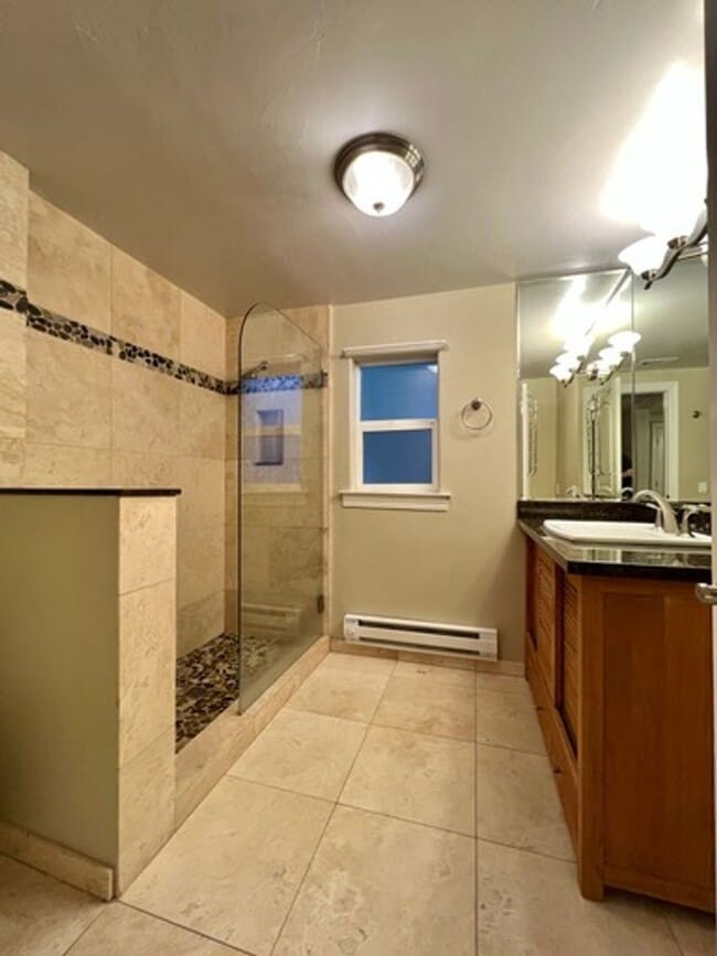 Building Photo - Custom Features, 3 Bedroom, 2 Bathroom, Napa Home