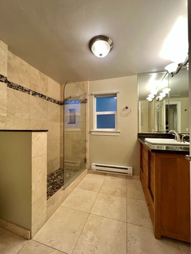 Building Photo - TENTATIVELY RENTED Custom Features, 3 Bedroom, 2 Bathroom, Napa Home