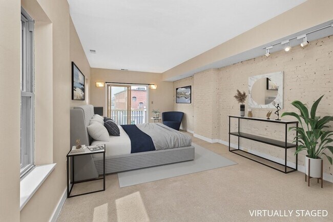 Building Photo - 296 Meridian St