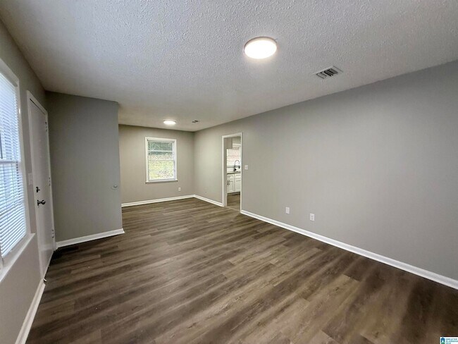 Building Photo - 205 Lake Dr Cir NE