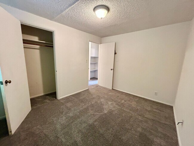 Building Photo - Bellevue Home