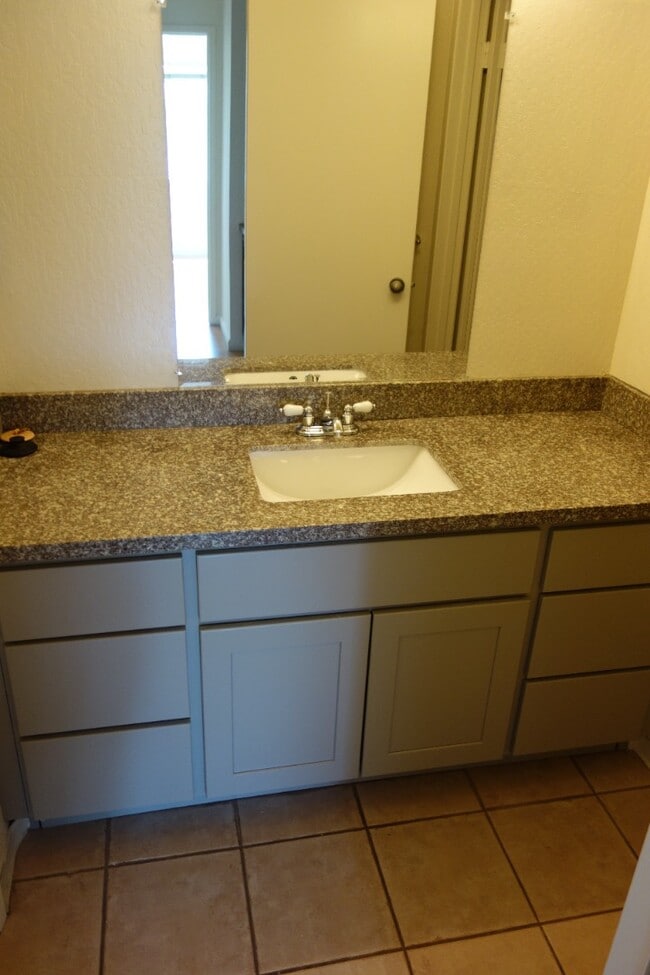 Building Photo - Bright 3-Bed condo with In-Unit Laundry, Pool Access, and Assigned Carport in Fremont