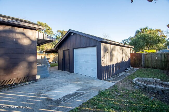 Building Photo - 3620 Myra St