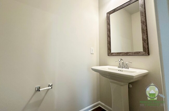 Building Photo - 26 English Ct