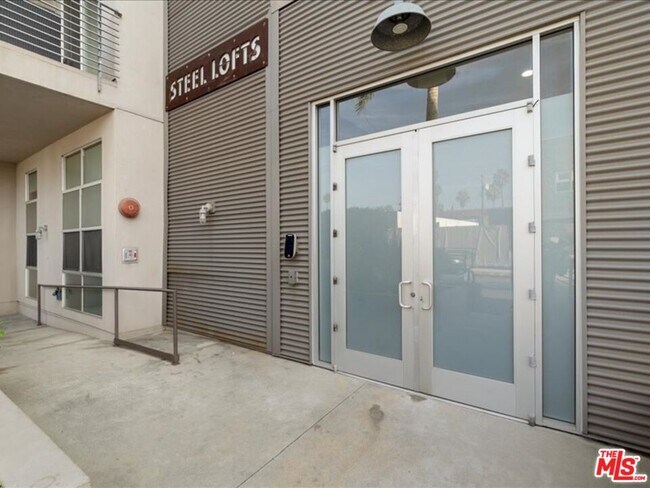 Building Photo - 13320 Beach Ave