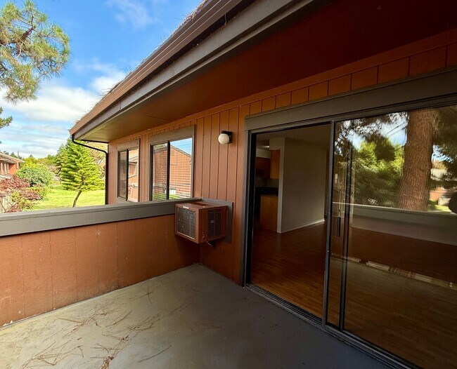 Building Photo - $3290 - 3 BED/2 BATH CONDO IN CENTRAL FREM...