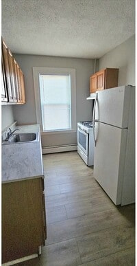 Building Photo - 208 Sherman Ave