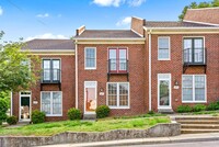 Building Photo - Pet Friendly Condo Downtown!