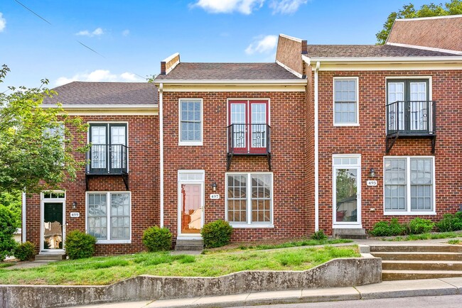 Primary Photo - Pet Friendly Condo Downtown!