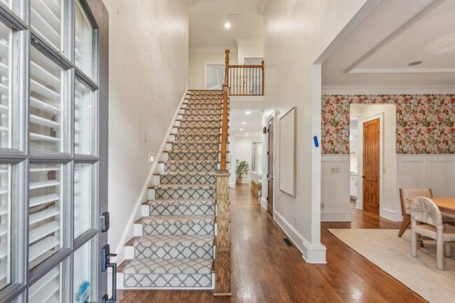 Building Photo - 1363 Sylvan Cir NE