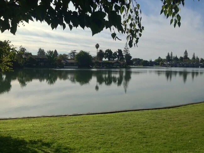 Building Photo - 3768 W Benjamin Holt Dr