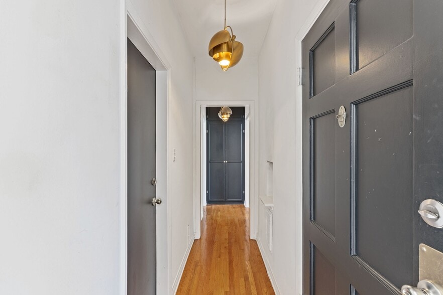 Building Photo - 117 1/2 N Harper Ave