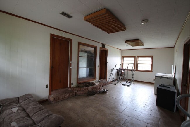 Building Photo - Coming Soon! Spacious 4 Bedroom 2 Bath Home!