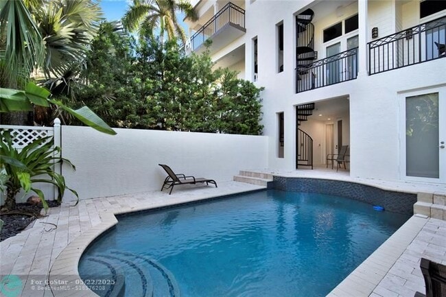 Building Photo - 425 N Ocean Blvd