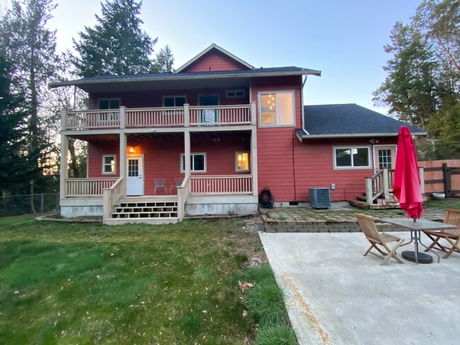 Building Photo - 17060 WA-106