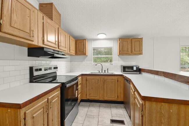 Building Photo - 25494 Deepwood Dr