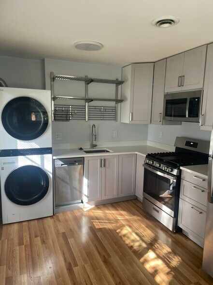 full size washer and dryer - 521 N Corona St
