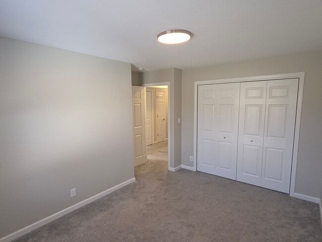 Building Photo - Southside Kenosha 4 bedroom