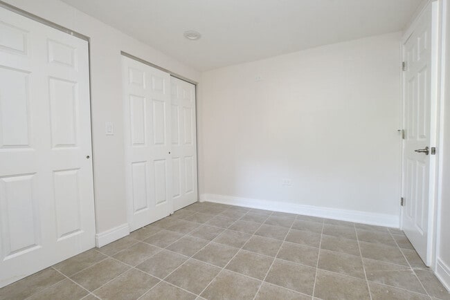 Building Photo - 4248 N Damen Ave