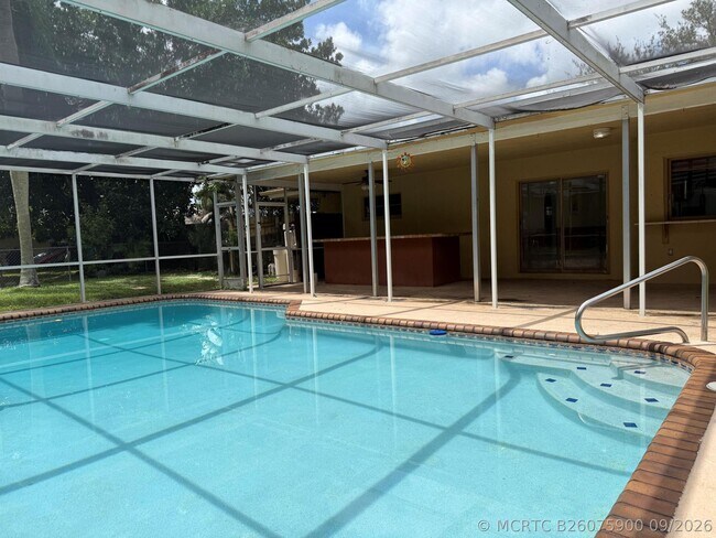 Building Photo - 2040 Trinidad Ct