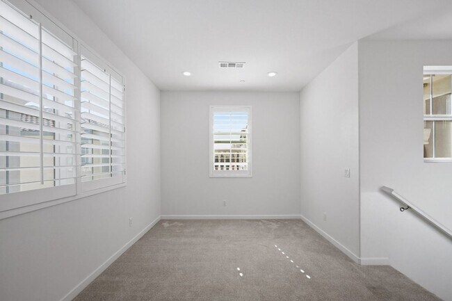 Building Photo - NEW LISTING 4 Bedroom, 3 Bathroom, 2 Garage Detached Condominium, with HVAC, Tankless Water Heate...